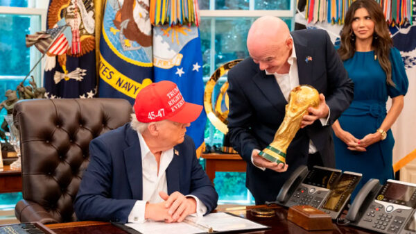 Donald Trump, Presidente de Estados Unidos, en un encuentro con Gianni Infantino, presidente de la FIFA. Foto: Casa Blanca