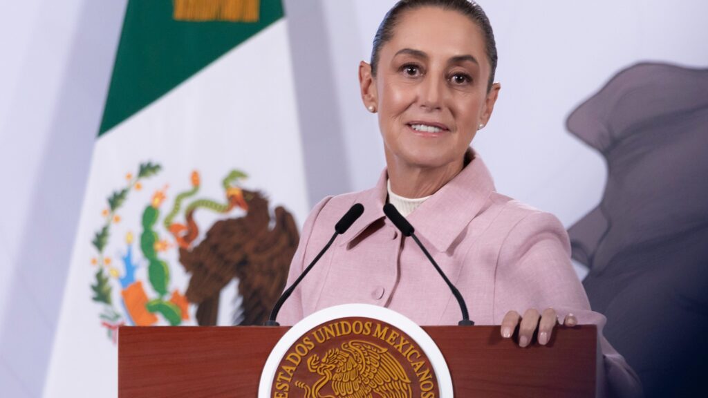 Claudia Sheinbaum Pardo, recordó que cuando no hay corrupción, hay recursos suficientes para destinarlos a la gente, por ello, este año se destinaron un billón de pesos para los Programas para el Bienestar