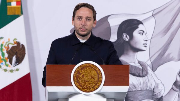 Clark explicó que la máxima prioridad en la estrategia de vacunación son los menores de seis meses a 12 años que no hayan sido inoculados o recibieron la primera dosis y después de seis meses no han recibido la segunda.