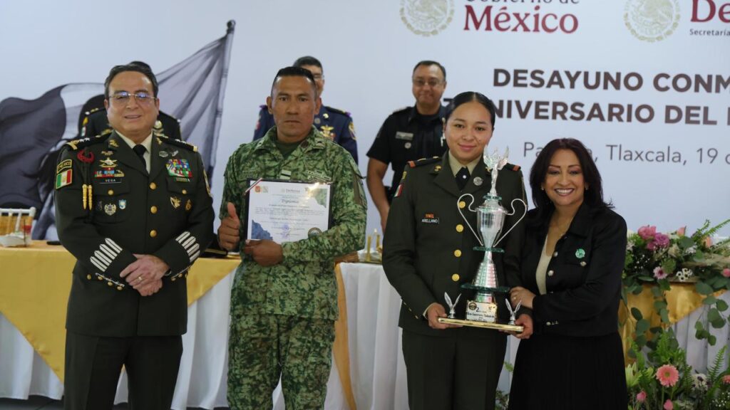 GOBERNADORA LORENA CUÉLLAR ASISTE AL 113 ANIVERSARIO DEL EJÉRCITO; RECIBE RESPALDO DE LAS FUERZAS ARMADAS EN TLAXCALA