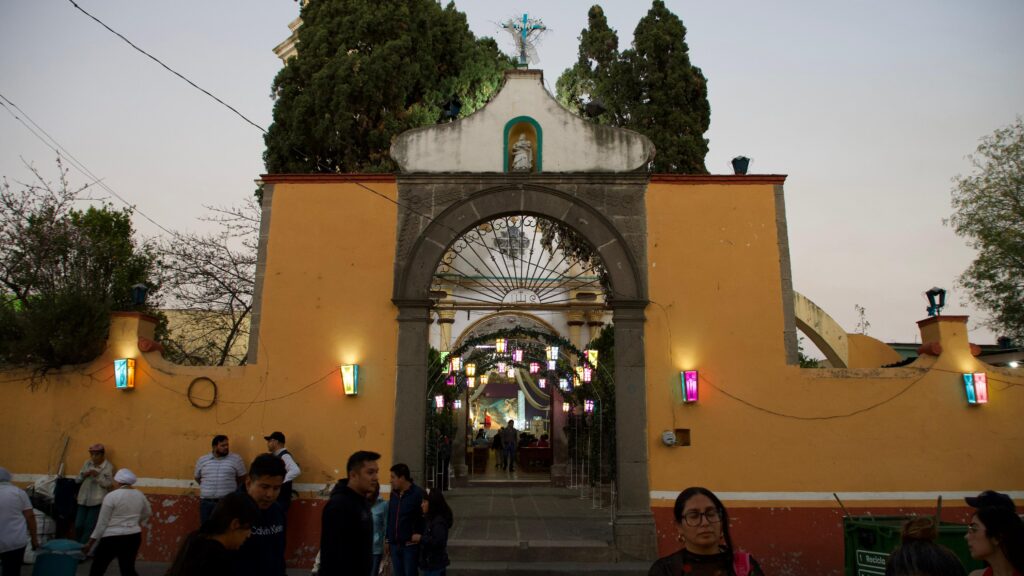 INICIAN LOS TRADICIONALES “VIERNES DE MUÉGANOS” EN LA PLAZUELA DE SANTA CRUZ