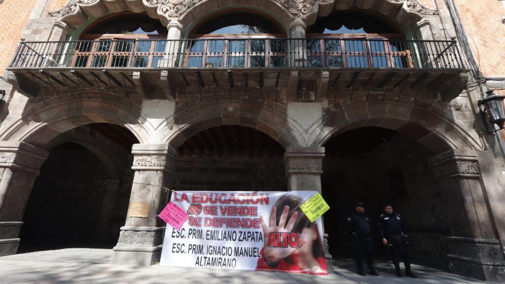 Segob acosa e intimida a inconformes que rechazan reubicación de escuelas