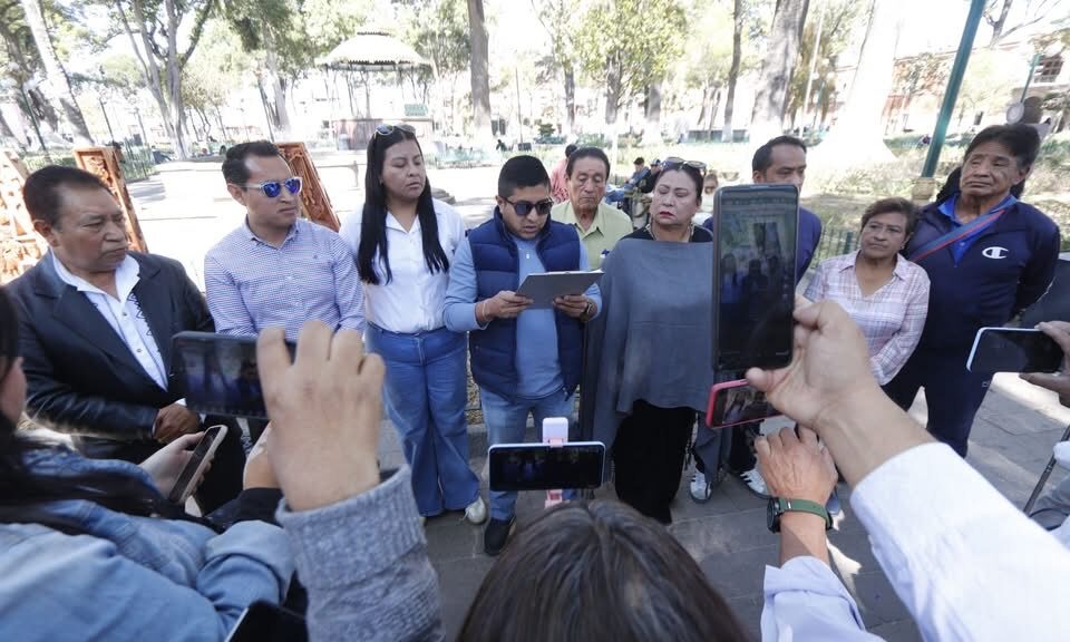 Defienden presidentes de comunidad de San Juan Totolac aumento al presupuesto