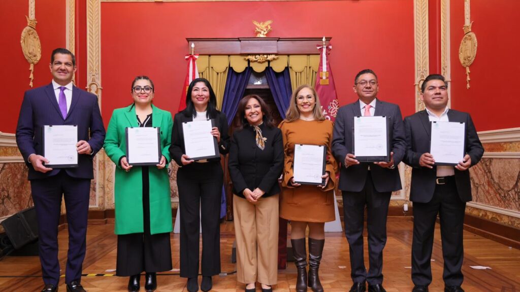 GOBERNADORA FORTALECE AREAS ESTRÉGICAS; ENTREGA NOMBRAMIENTOS A NUEVOS INTEGRANTES DEL GABINETE LEGAL Y AMPLIADO