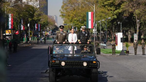 El secretario de la Defensa Nacional, general Ricardo Trevilla Trejo, reiteró que las Fuerzas Armadas son siempre leales y seguirán caminando junto a la Presidenta,