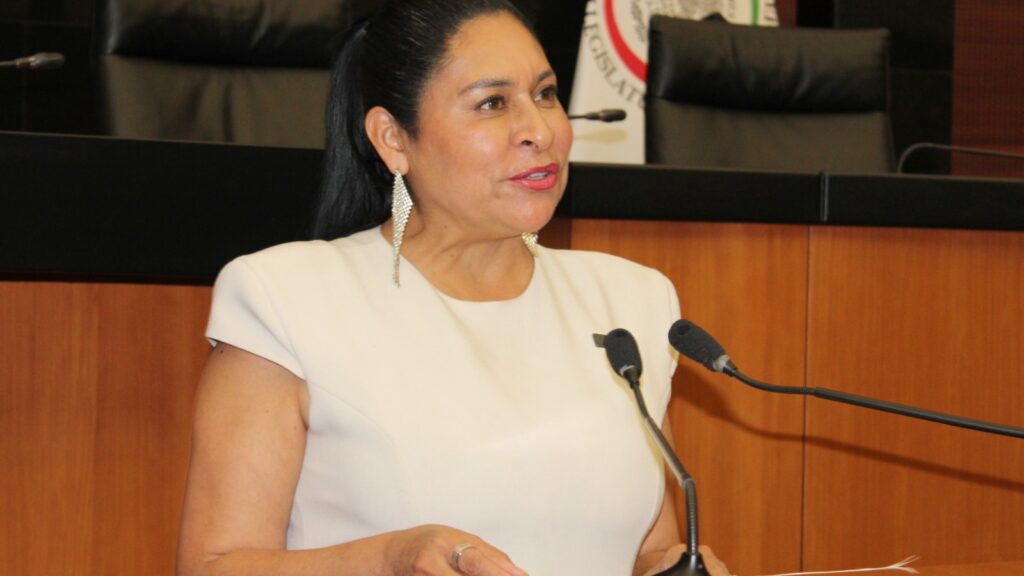 La senadora Ana Lilia Rivera votó a favor de la reforma constitucional al artículo 123 que reduce la jornada laboral en México de 48 a 40 horas semanales