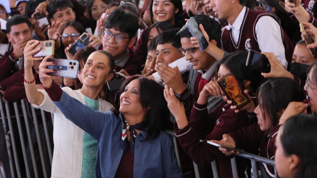 En San Pablo del Monte, la presidenta de México, Claudia Sheinbaum Pardo, fue recibida con entusiasmo por el sector juvenil que se dio cita desde temprana hora