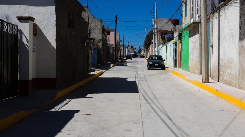 La rehabilitación del pavimento con concreto hidráulico en la calle 16 de Septiembre, ubicada en el barrio de San Lucas, es hoy una realidad que beneficia directamente a las y los vecinos de la zona.