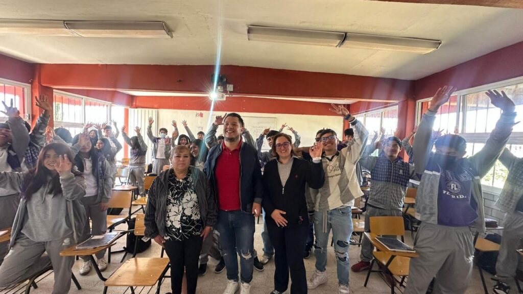 Estudiantes del Colegio de Bachilleres del Estado de Tlaxcala (COBAT 02) participaron en una plática informativa enfocada en la prevención del consumo de sustancias.