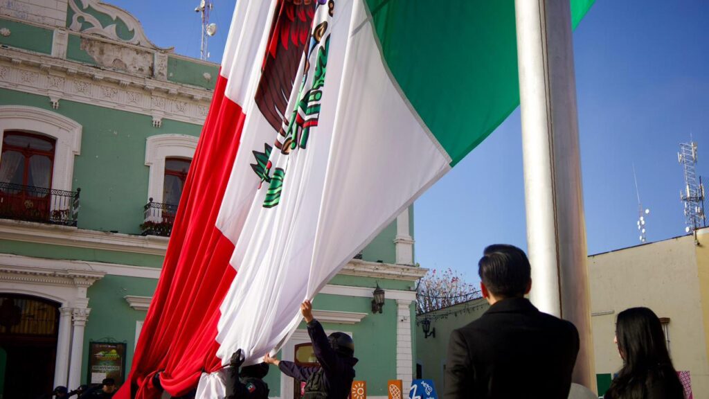 GOBIERNO MUNICIPAL DE HUAMANTLA CONMEMORA EL DÍA DE LA BANDERA CON CEREMONIA SOLEMNE
