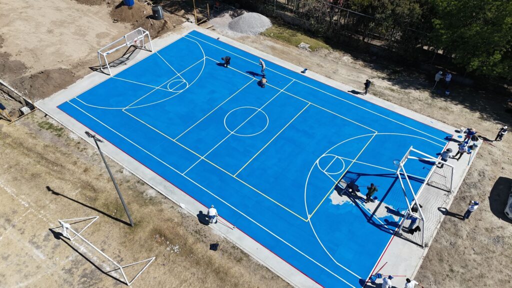 Lista la primera cancha de usos múltiples gestionada por Miriam Martínez en Unidad Deportiva de Apetatitlán