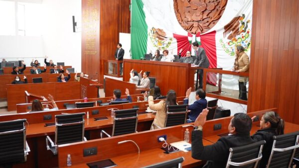 Tras la aprobación unánime del Dictamen con Proyecto de Decreto, por el que se autoriza al Ayuntamiento de San José Teacalco, Tlaxcala, la desincorporación y ejercer actos de dominio respecto del predio denominado “Chuchizacatl”; se instruyó la elaboración del Decreto y su remisión a la titular del Ejecutivo local, para su trámite correspondiente.