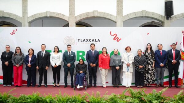 En el Patio Vitral del Congreso del Estado, las y los integrantes de la LXV Legislatura conmemoraron el Día de la Bandera de México.