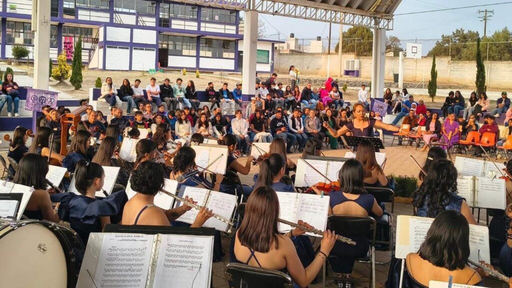 Directivas de la escuela secundaria general “Santos Galicia Xochihua” en coordinación con el ayuntamiento de Tetla, planificaron un proyecto titulado “Indómitas: Voz y fuerza y voces que resisten”, esto, para enaltecer y recalcar socialmente el 8M.