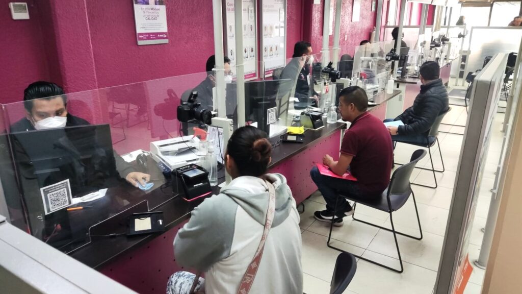 Para proteger su salud y la del funcionariado, la ciudadanía debe acudir a los MAC con cubrebocas, permaneciendo con él durante la visita y permitir la aplicación de gel antibacterial.