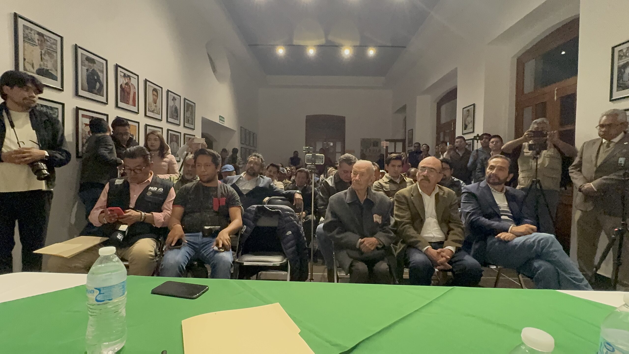 Una gran afluencia de taurinos se dieron cita en el Museo Taurino de Huamantla para atestiguar el ingreso de la UPET al recinto, con una exposición permanente.