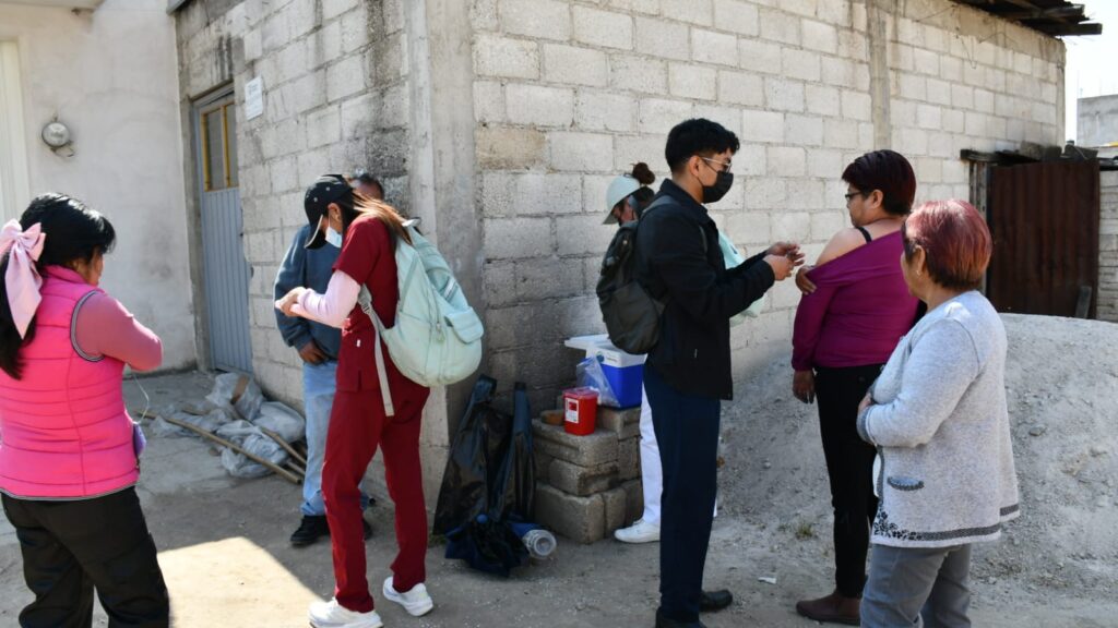 SESA E IMSS-BIENESTAR DESPLIEGAN BRIGADAS DE VACUNACIÓN CONTRA SARAMPIÓN EN TEPETITLA