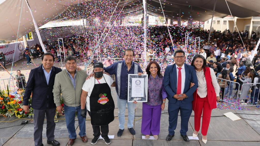 LOGRA TLAXCALA SU CUARTO RÉCORD GUINNESS CON LA LÍNEA DE QUESADILLAS MÁS GRANDE DEL MUNDO
