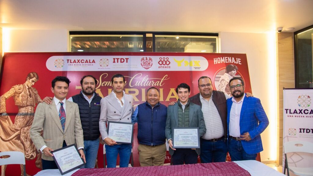 En un ambiente de entusiasmo y cercanía con la afición, se llevó a cabo la rueda de prensa y firma de autógrafos con los toreros Isaac Fonseca y Diego San Román