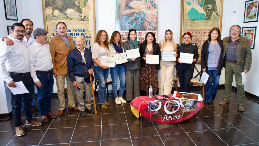 Salvador Santos Cedillo llevó a cabo una jornada dedicada a reconocer la participación y el legado de la mujer en la fiesta brava, con actividades culturales y taurinas realizadas en el Museo Taurino y en la plaza de toros “La Taurina”.