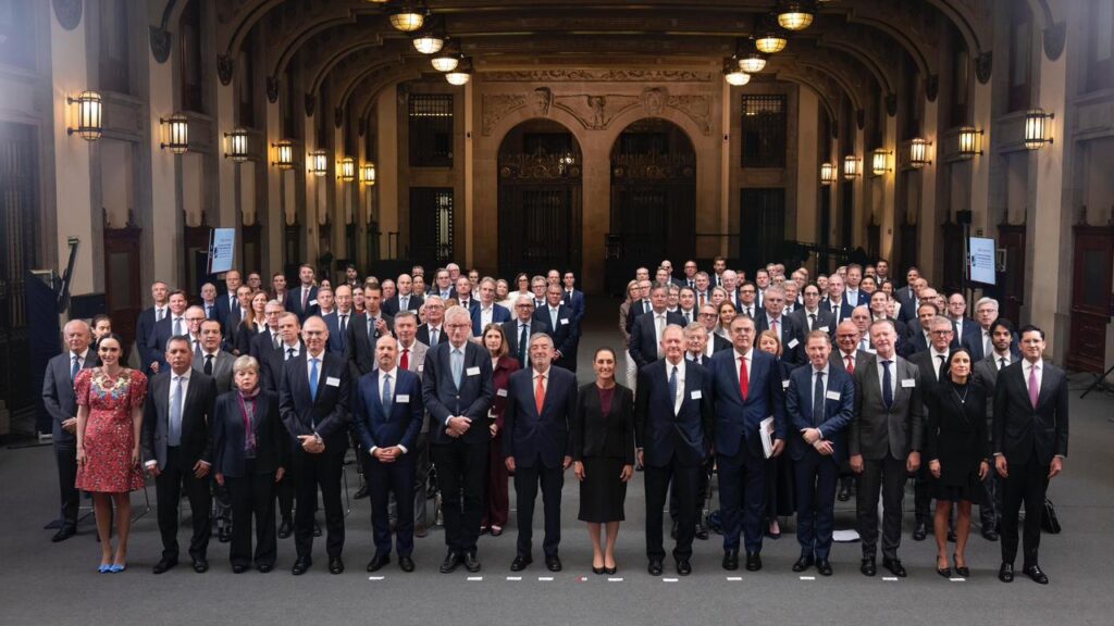 Presidenta Claudia Sheinbaum recibe a más de 100 directores y directoras ejecutivos de empresas nórdicas en Palacio Nacional