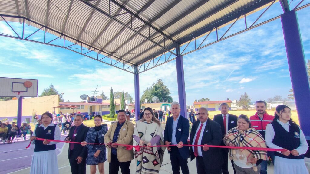 Es la única presidenta municipal en el estado que ha impulsado la construcción de 7 techumbres escolares en el actual trienio