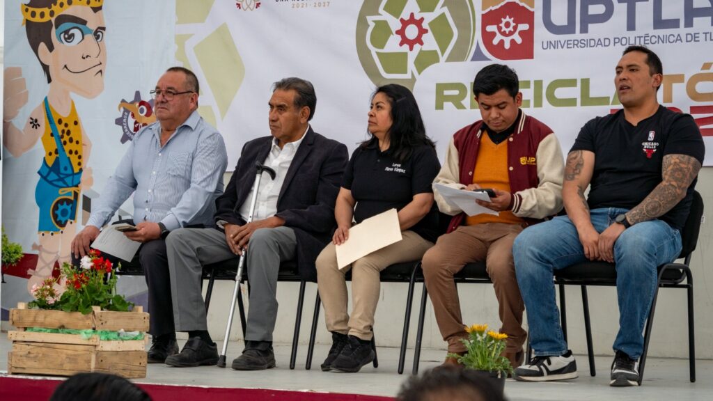 Asimismo, asistieron representantes del sector ambiental, entre ellos el secretario de Medio Ambiente, Pedro Aquino Alvarado; el comisionado de la Oficina de Representación de SEMARNAT en Tlaxcala, David Figueroa Bustos; así como autoridades de PROFEPA, PROPAET y la Comisión Estatal del Agua y Saneamiento.