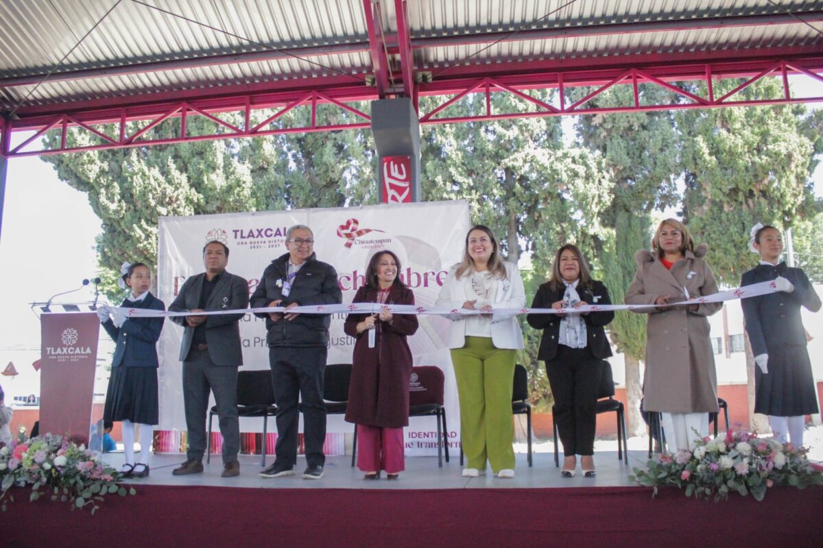 Blanca Angulo Meneses, encabezó la entrega de la techumbre escolar más grande del estado