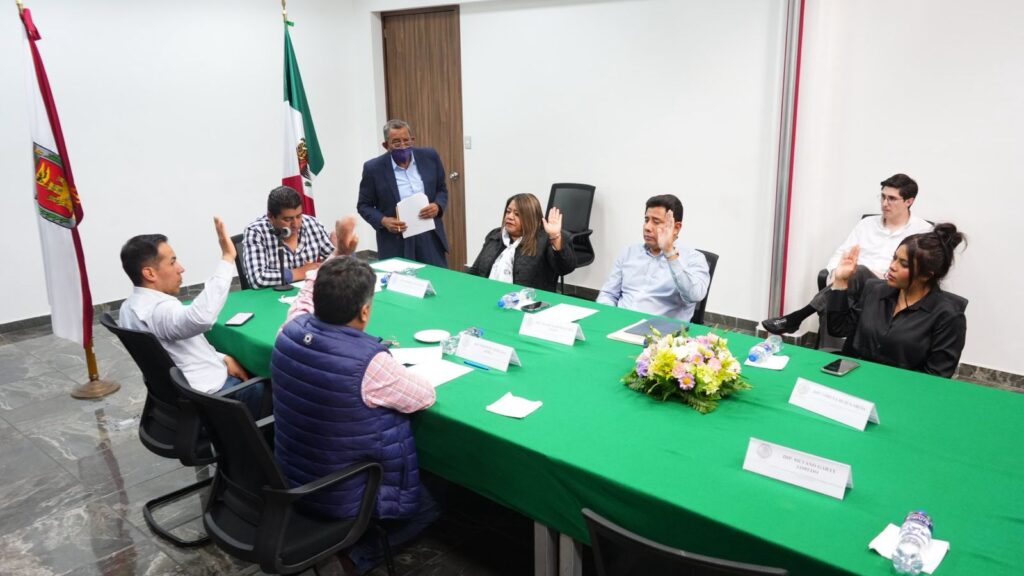 Las y los diputados integrantes de la Comisión de Puntos Constitucionales, Gobernación y Justicia y Asuntos Políticos del Congreso del Estado, que preside el diputado Jaciel González Herrera, aprobaron por unanimidad dos dictámenes.