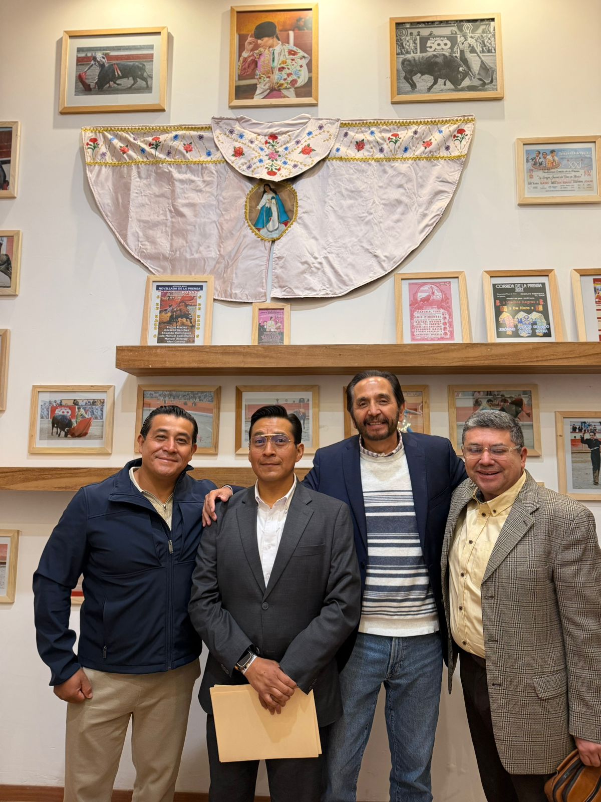 Adolfo Pérez Gasca, Martín Rodríguez, Fernando León y Víctor Acosta posan para la fotografía del recuerdo