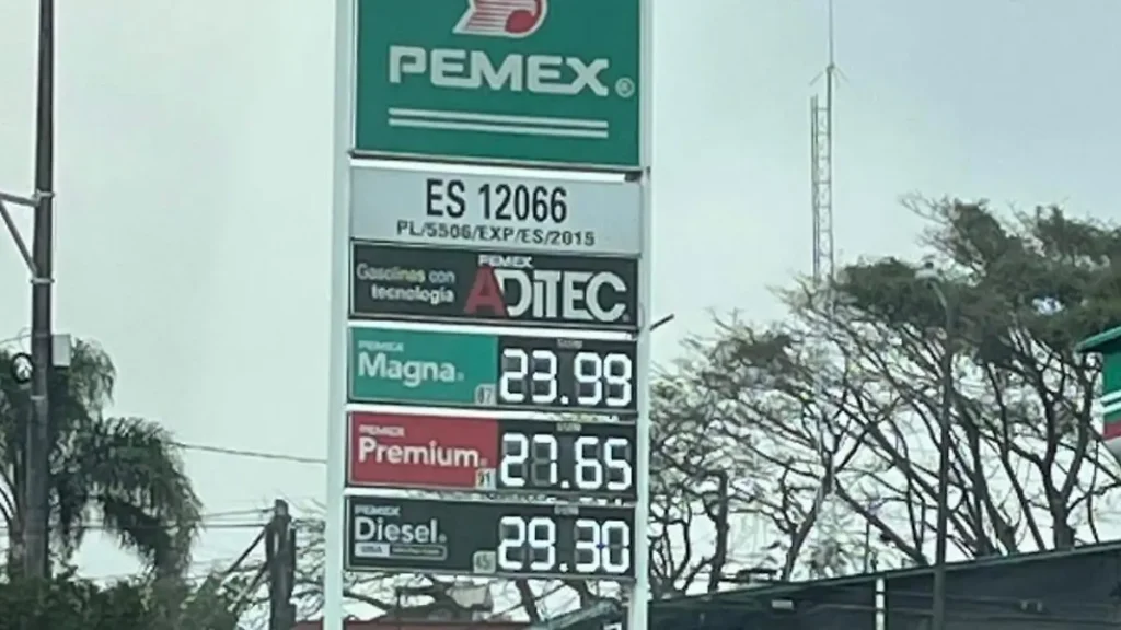 “Los gasolineros están subiendo el precio del diésel y la Prémium, lo digo públicamente, y hay incentivos. No tendría por qué estar el diésel en 29.50 pesos”