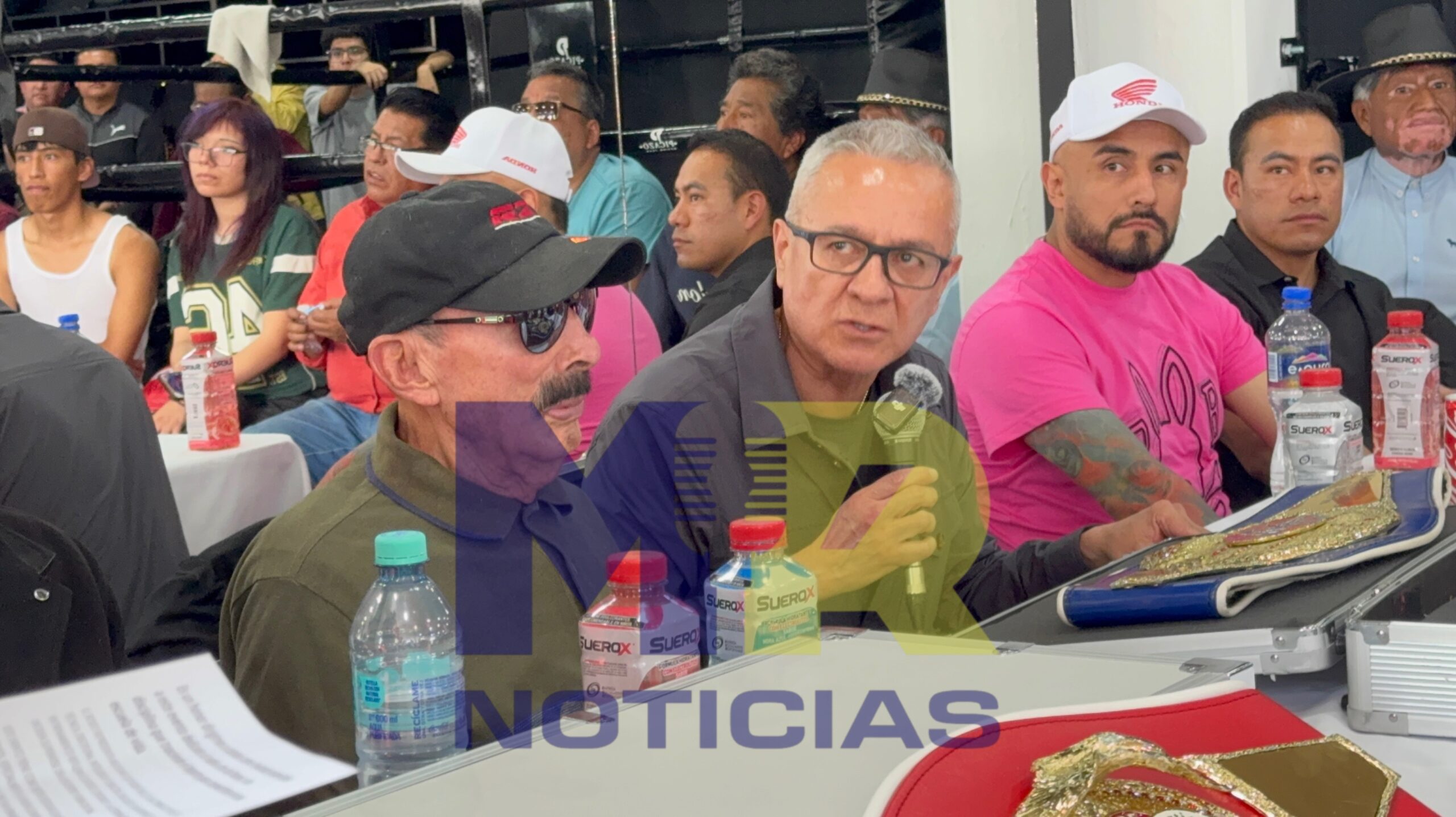 En la gráfica: Ignacio "Nacho" Beristáin y Oscar Flores Jiménez, miembro del salón de la fama del boxeo y secretario de Finanzas del Estado de México. Foto: MR Noticias