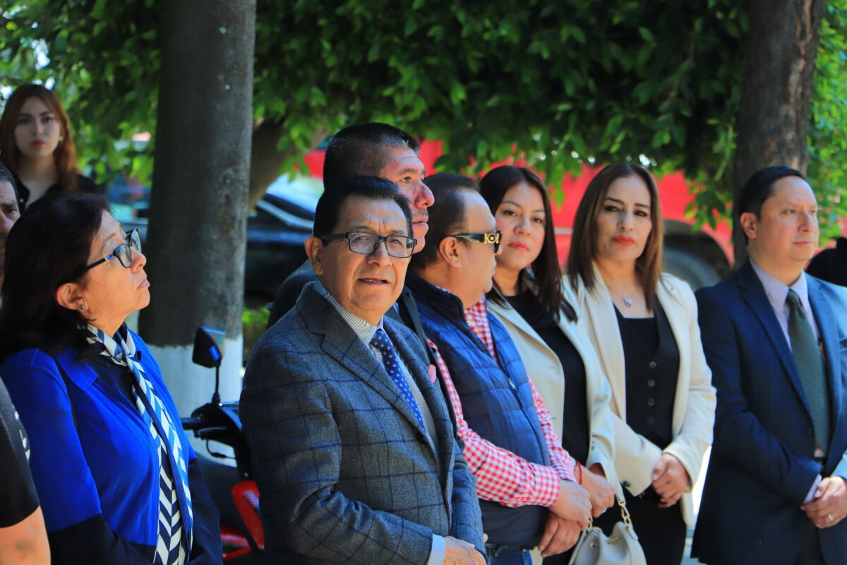 Entregó Rector de la UATx obsequios que serán rifados en la celebración