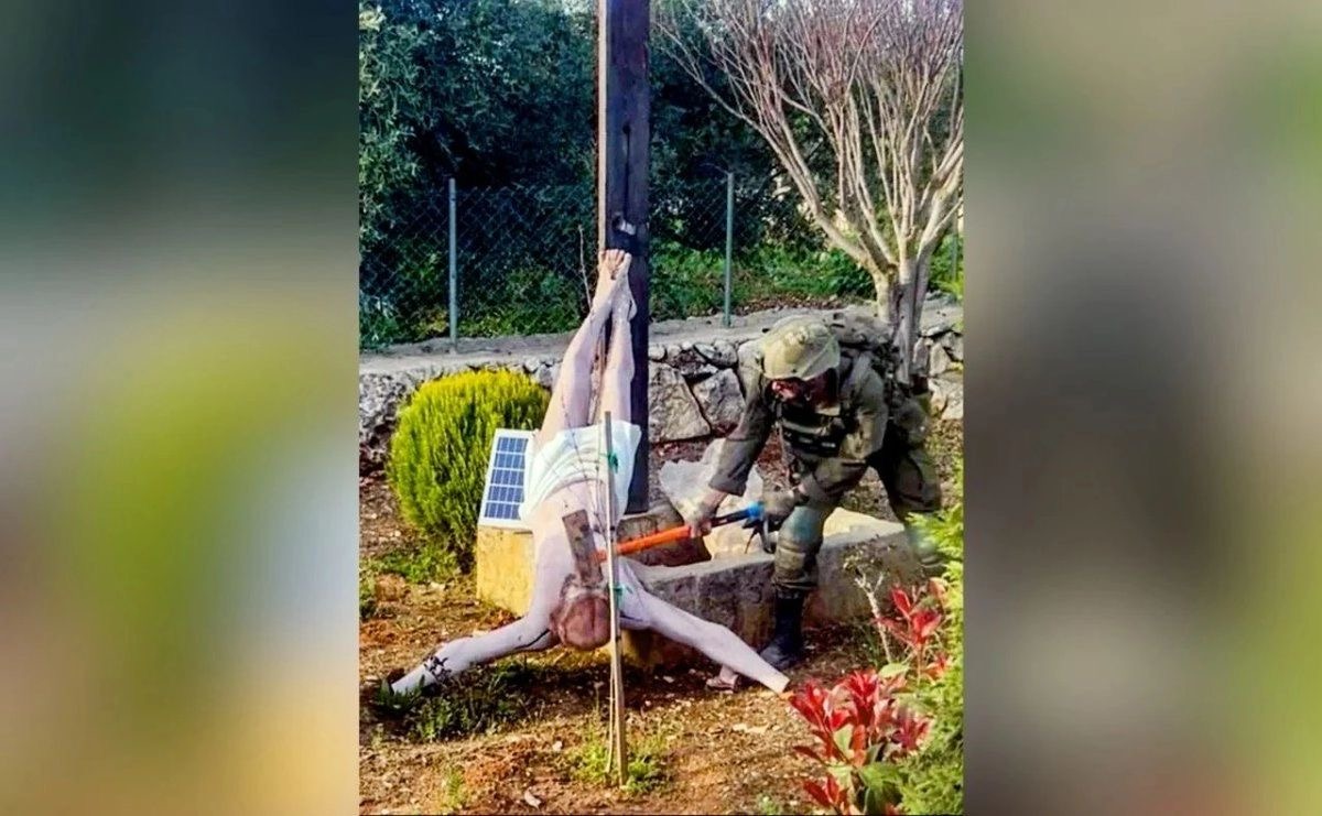 Causa indignación soldado israelí que destruyó escultura de Cristo en Líbano