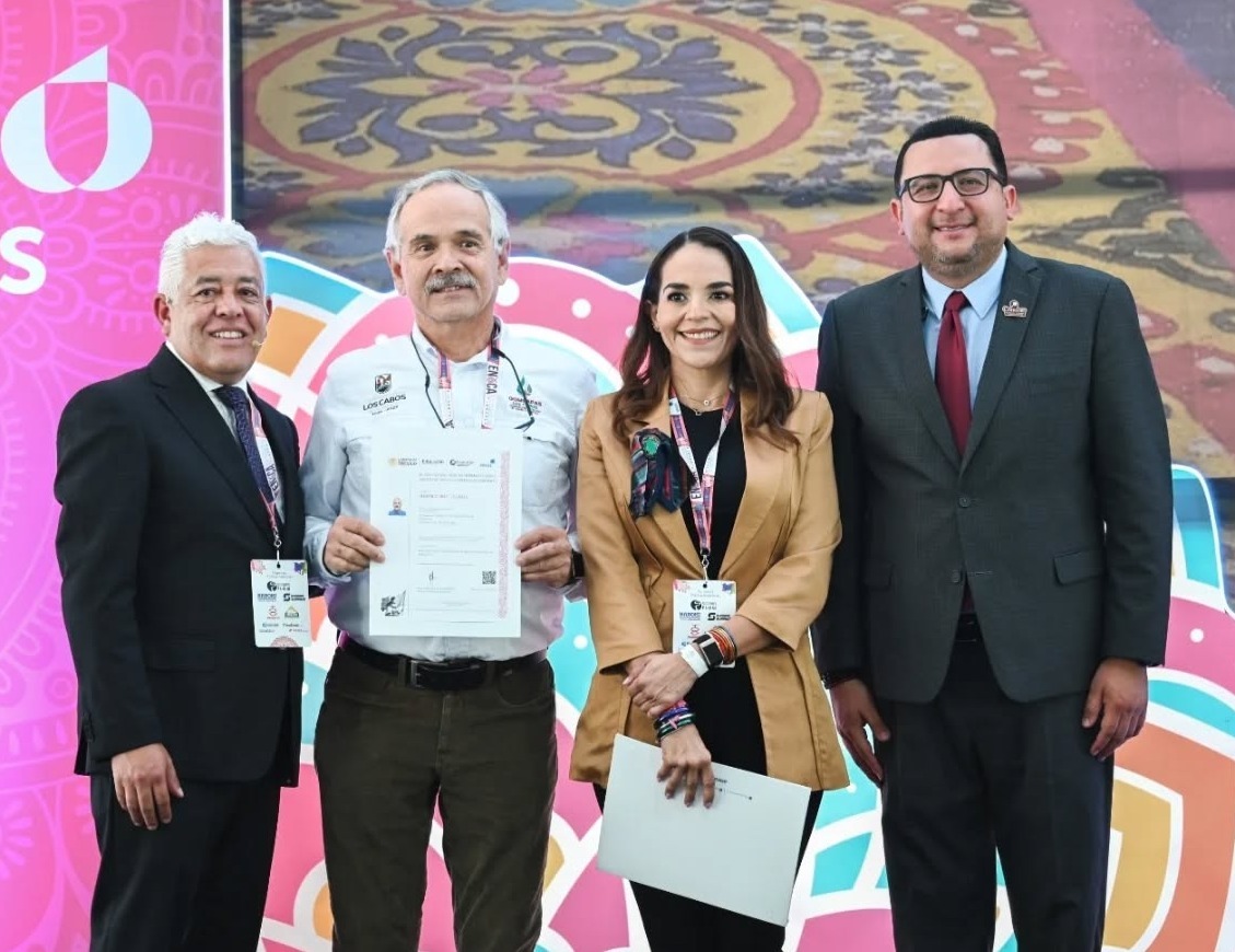 Entrega José Luis Guzmán certificados de competencia laboral en Tlaxcala