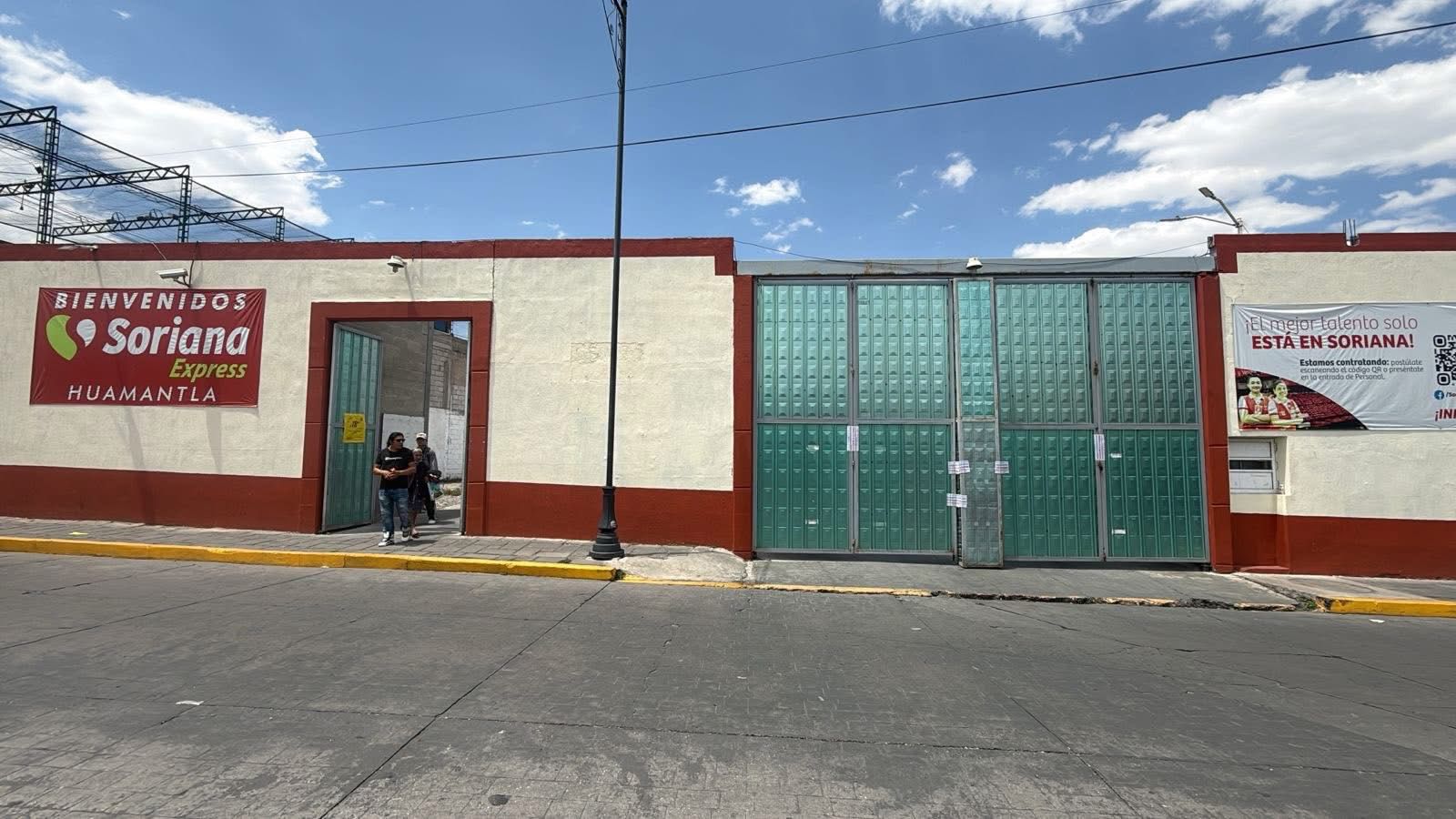 CLAUSURA PREVENTIVA EN ESTACIONAMIENTO DE TIENDA COMERCIAL GARANTIZA SEGURIDAD DE LA CIUDADANÍA EN HUAMANTLA