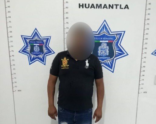 RECUPERA POLICÍA MUNICIPAL VEHÍCULO CON REPORTE DE ROBO Y ASEGURA A UN MASCULINO EN HUAMANTLA
