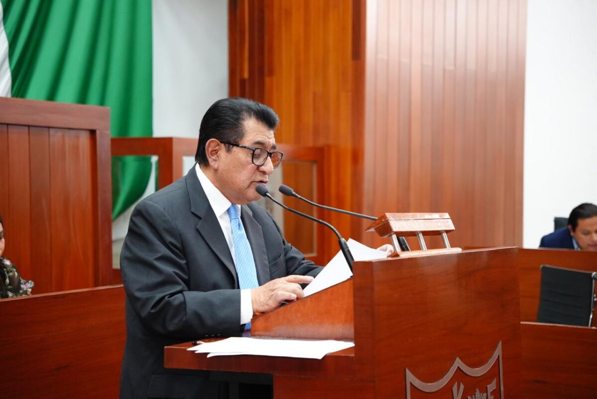 Héctor Israel Ortiz Ortiz presentó ante el Pleno del Congreso del Estado de Tlaxcala la Iniciativa orientada a fortalecer la promoción cultural en la entidad, mediante modificaciones a diversos ordenamientos relacionados con la entrega de la Presea al Arte Maestro Desiderio Hernández Xochitiotzin.