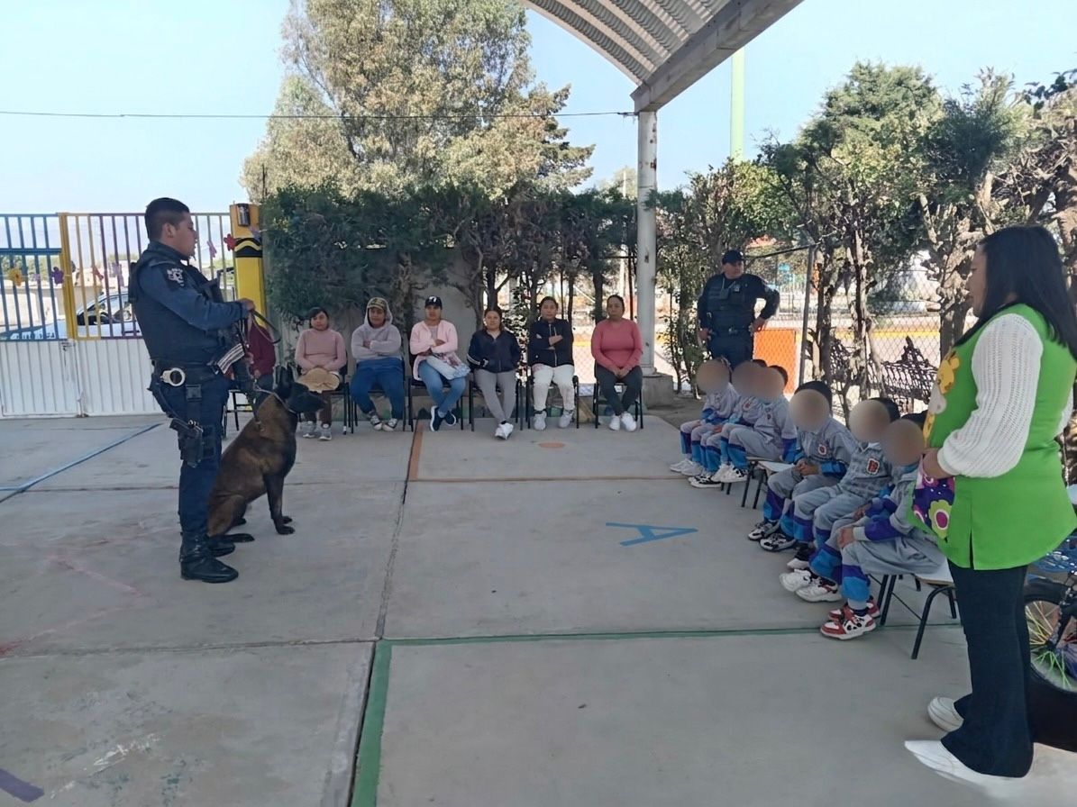  Como parte de las acciones permanentes de proximidad social y prevención del delito, la Dirección de Seguridad Pública, Tránsito y Protección Civil de Huamantla llevó a cabo una jornada de orientación dirigida a niñas y niños del preescolar “Juan Rulfo”, ubicado en el Nuevo Centro de Población Morelos.