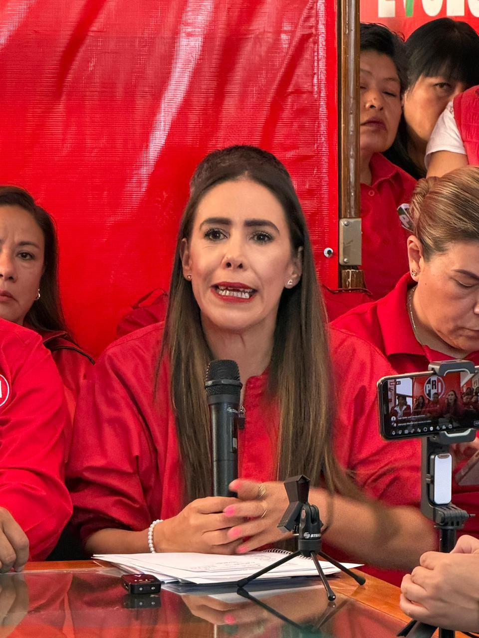 Priistas se resisten a desaparecer, llega hija de Rosario Robles como delegada del PRI en Tlaxcala