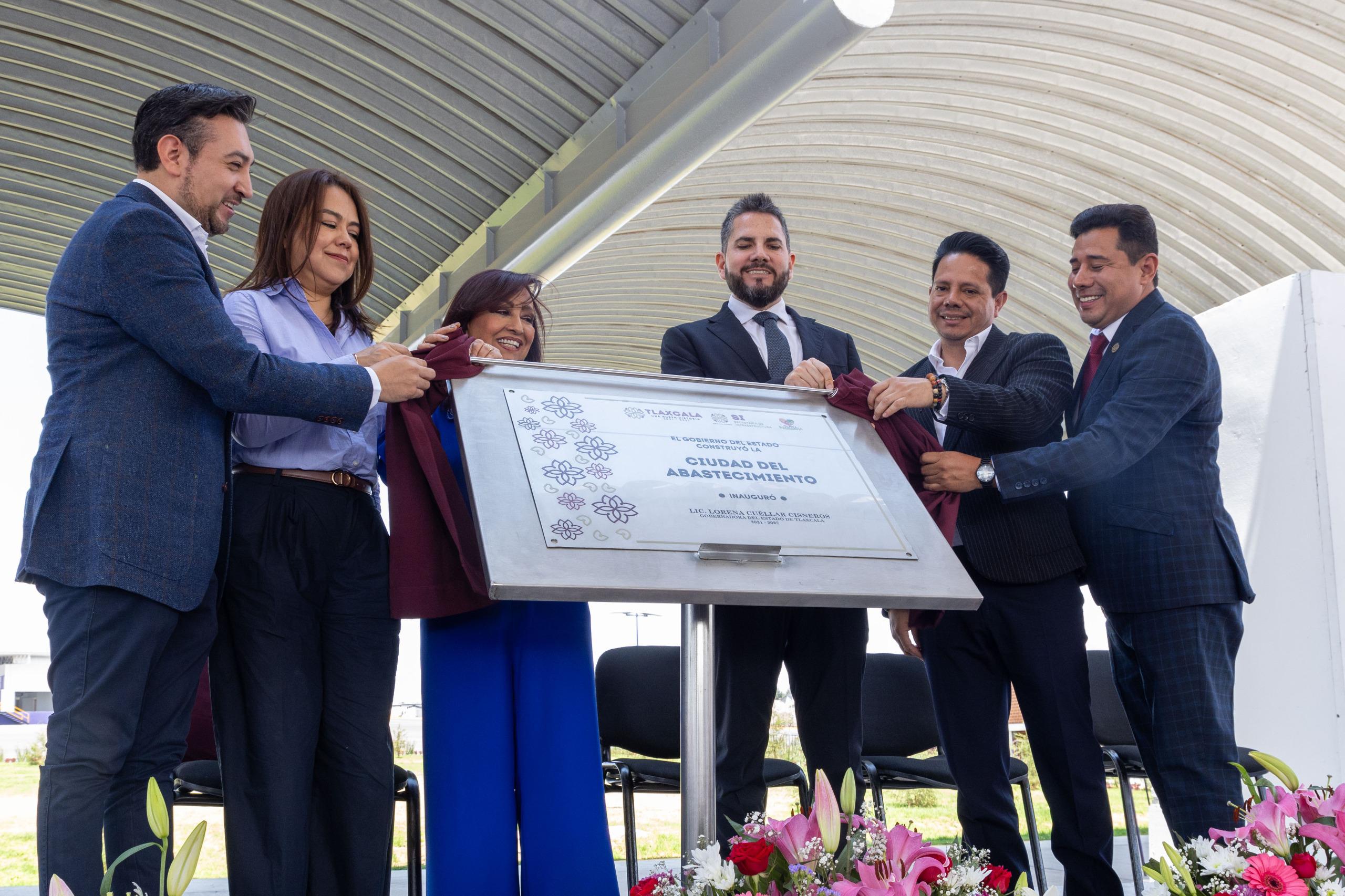 HISTÓRICA TRANSFORMACIÓN PARA HUAMANTLA: SALVADOR SANTOS CEDILLO Y LA GOBERNADORA LORENA CUÉLLAR INAUGURAN LA “CIUDAD DEL ABASTECIMIENTO”