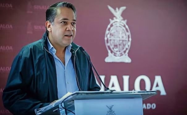 Exsecretario de finanzas de Sinaloa se entrega en EU, revela Loret; “ya tienen al que se encargaba de los operativos y del dinero”