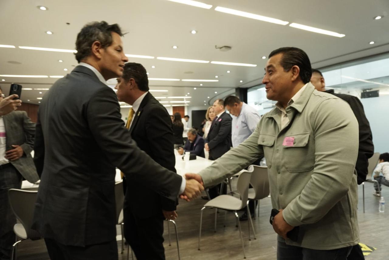 Coinciden Murat y Pérez Gasca en fortalecer voces regionales y una agenda local