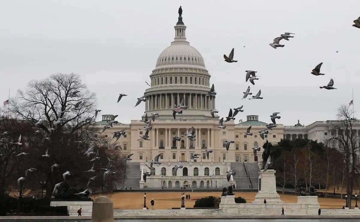 Más de 30 legisladores de EU exigen a Trump frenar planes militares contra Cuba