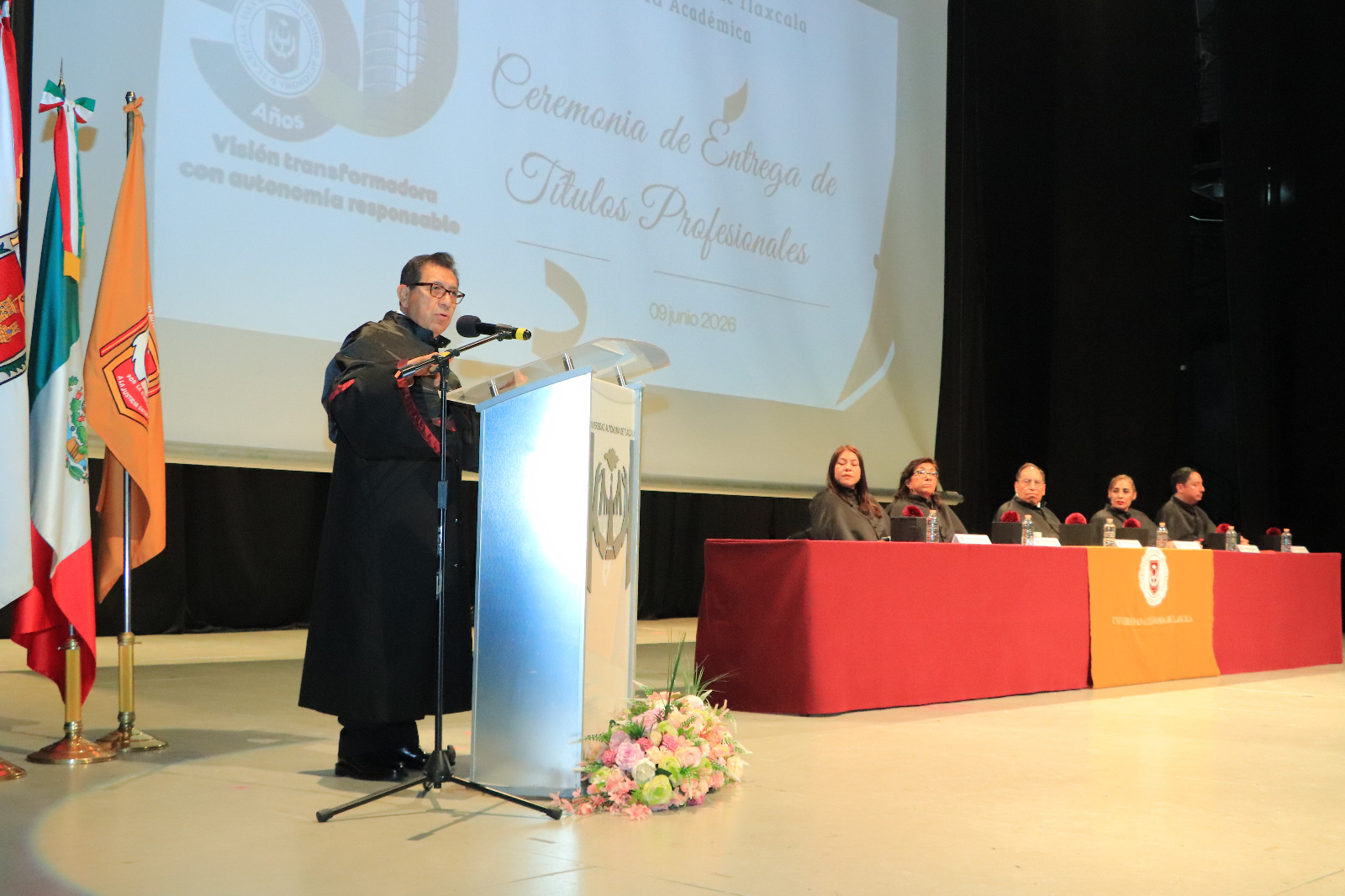 Entrega la UATx 545 títulos de licenciatura, especialidad, maestría y doctorado