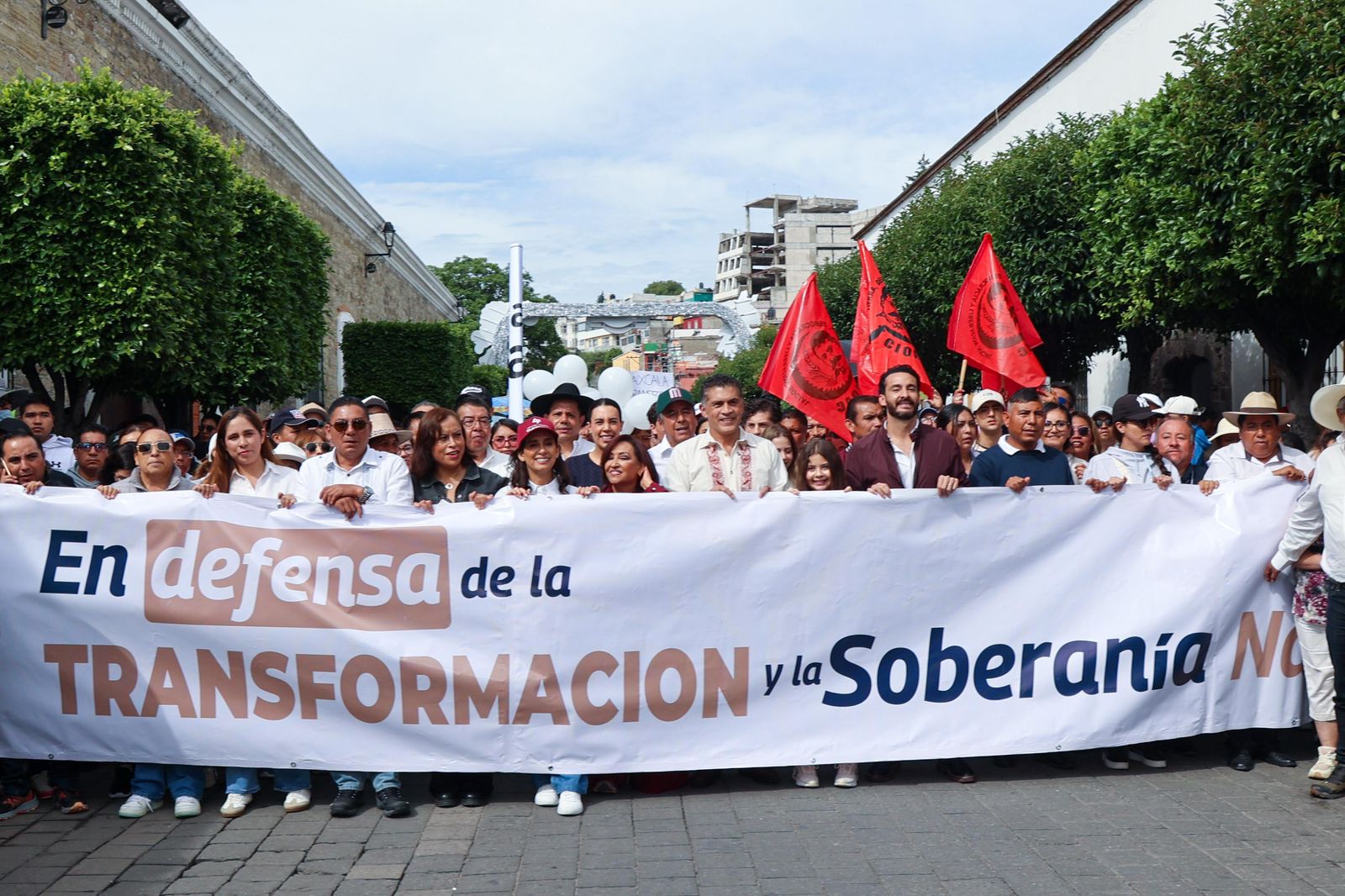 LORENA CUÉLLAR ENCABEZA CAMINATA POR LA SOBERANÍA NACIONAL