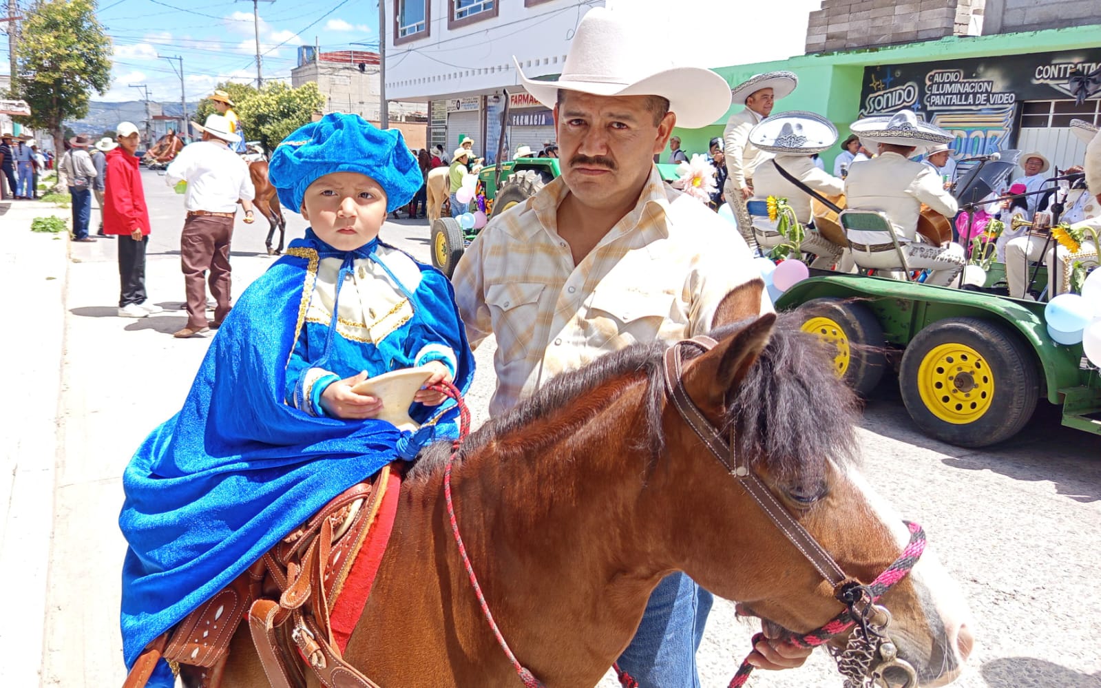 Tradición de Moros llena de color y música las calles de Chiautempan