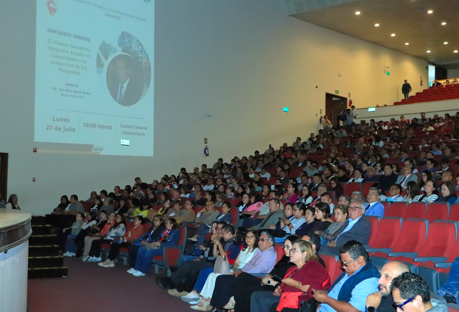 La formación docente fortalece la misión transformadora de la UATx: Rector