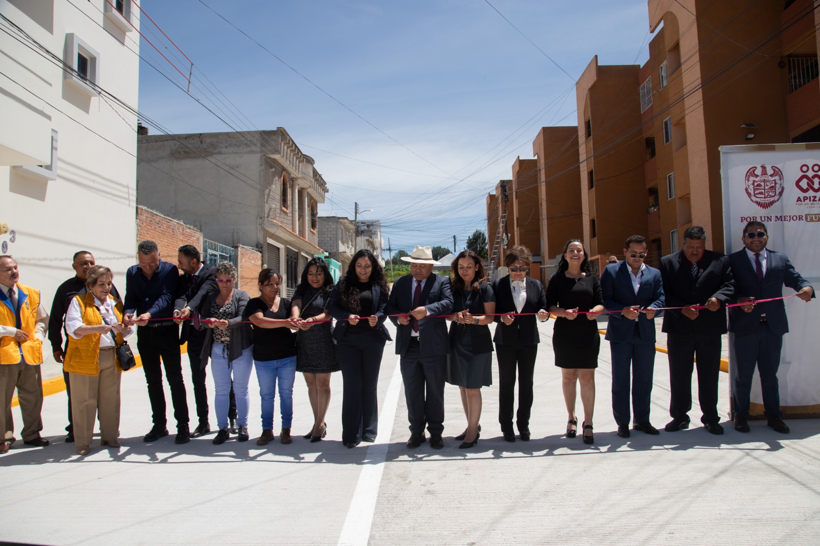 ENTREGA PRESIDENTE JAVIER RIVERA BONILLA DOS OBRAS INTEGRALES EN CALLE REVOLUCIÓN, EN CERRITO DE GUADALUPE