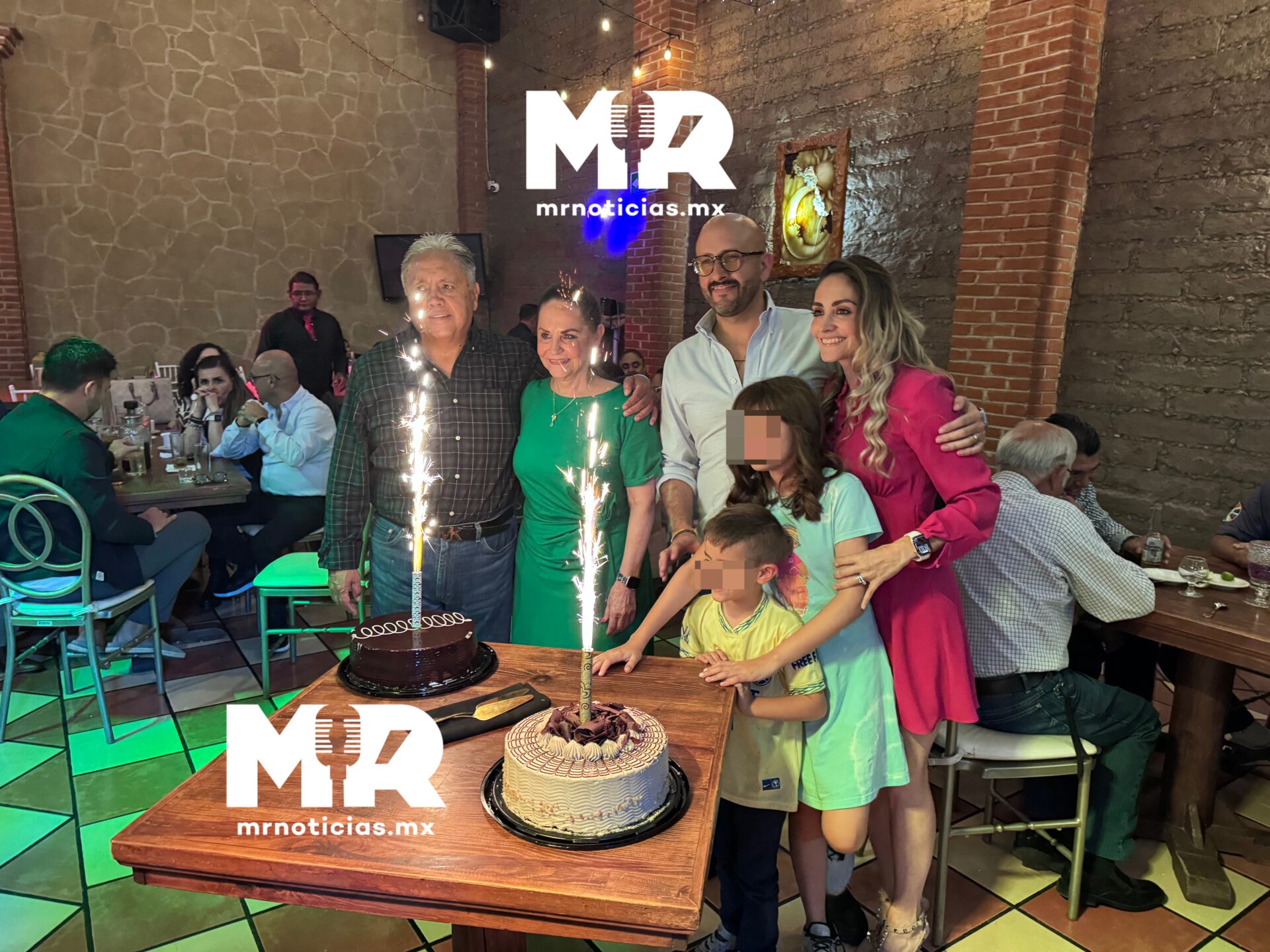 La celebración de su onomástico se ha convertido en una tradición familiar que reúne a miembros del sector empresarial, político y social de Tlaxcala. MR Noticias